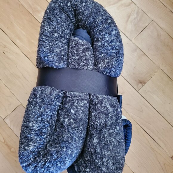 UGG Classic Sherpa Throw Ocean Melange 50 in X 70 in - New - Picture 3 of 8